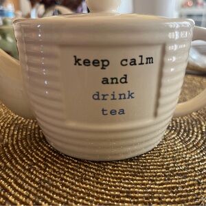 The Old Pottery Company Teapot with the text "I keep calm and drink tea “